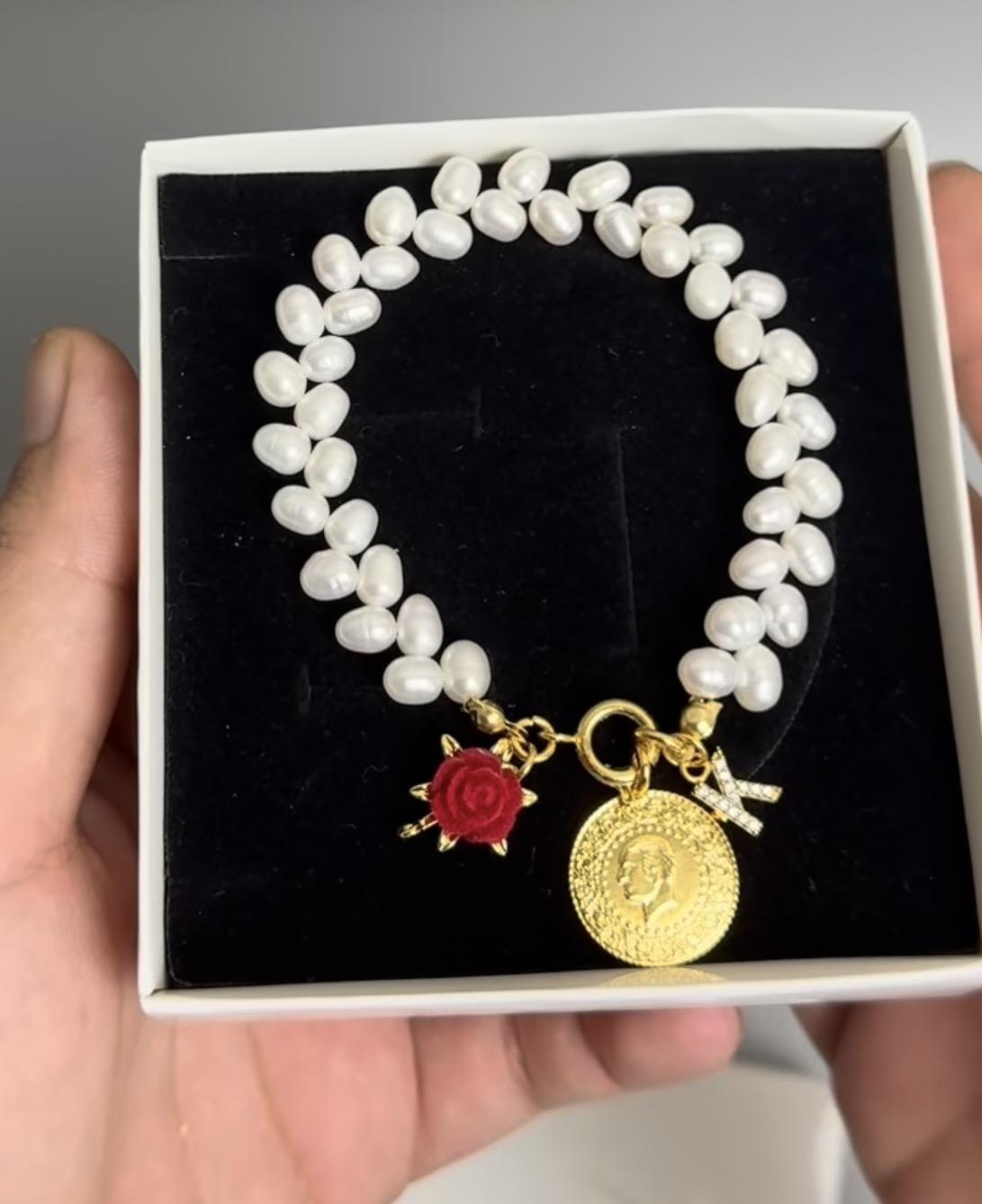 Gül detaylı bileklik