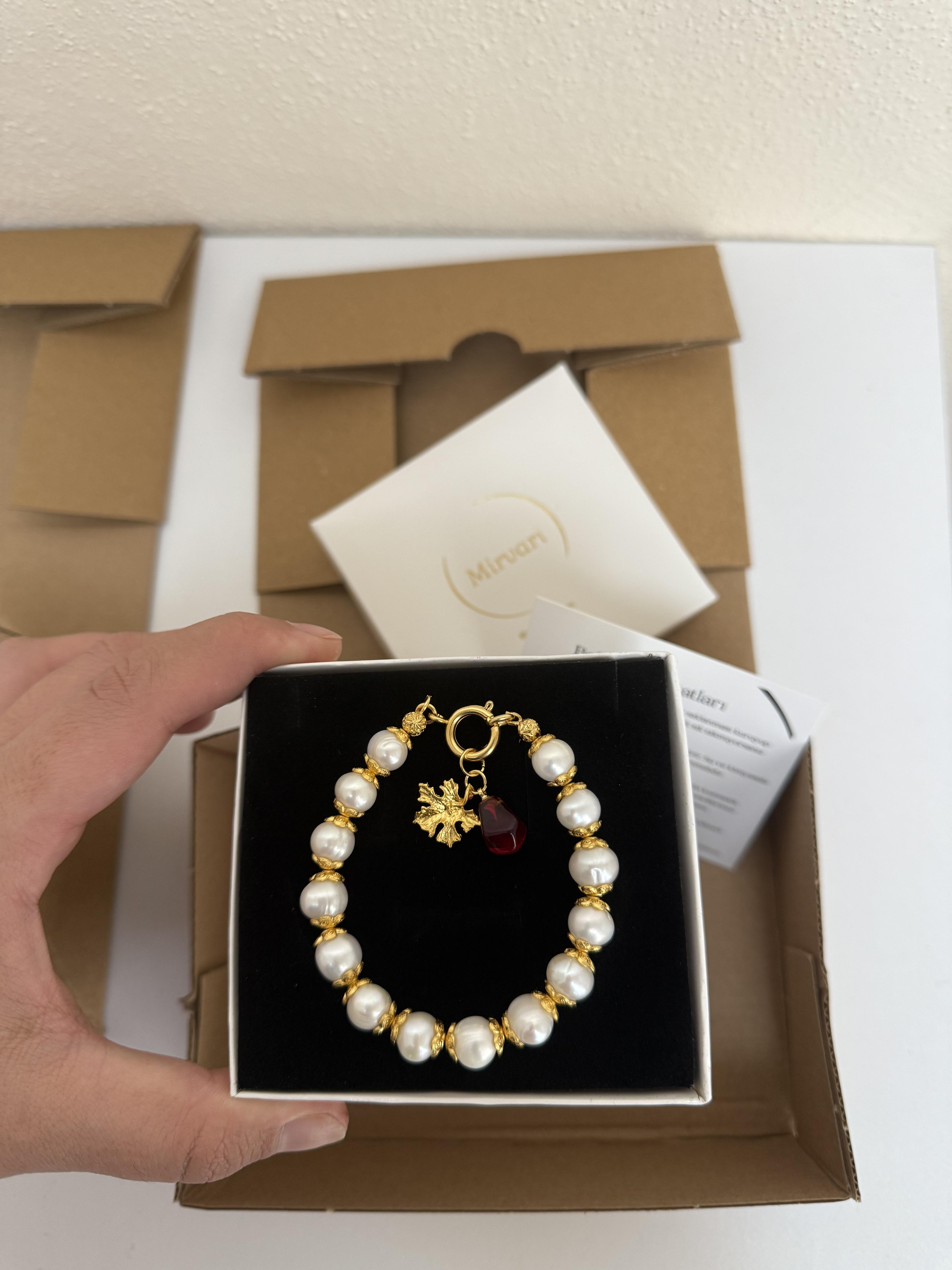 Narlı inci bileklik